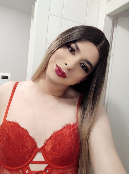 Ts-Kathy-Nurnberg-sexy-geschminkte-transe-uberredet-Kunde-Benjaminfiegl-zu-bleiben-bevor-sie-ihn-fesselt-und-lachend-ihr-Aids-hiv-Sperma-im-Arsch-Spritz-ohne-Mogliche-Gegenwehr.jpg