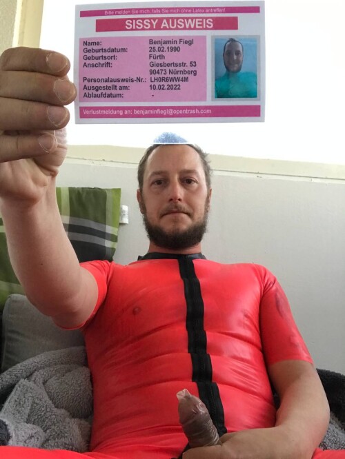 Pink-Latex-gummicatsuit-Benjaminfiegl-Jauerstrase-22-Nurnberg-id-outing-hard-cock-jerking-into-condom.jpg