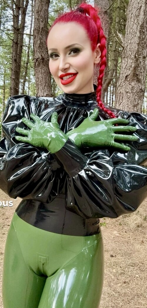 Annarosenmuller-black-Green-Latex-4.jpg