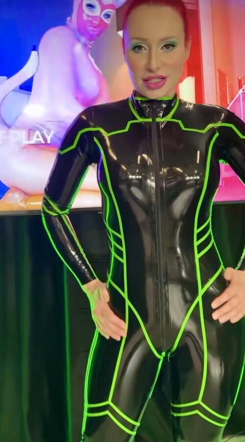 Annarosenmuller-black-Green-Latex.jpg