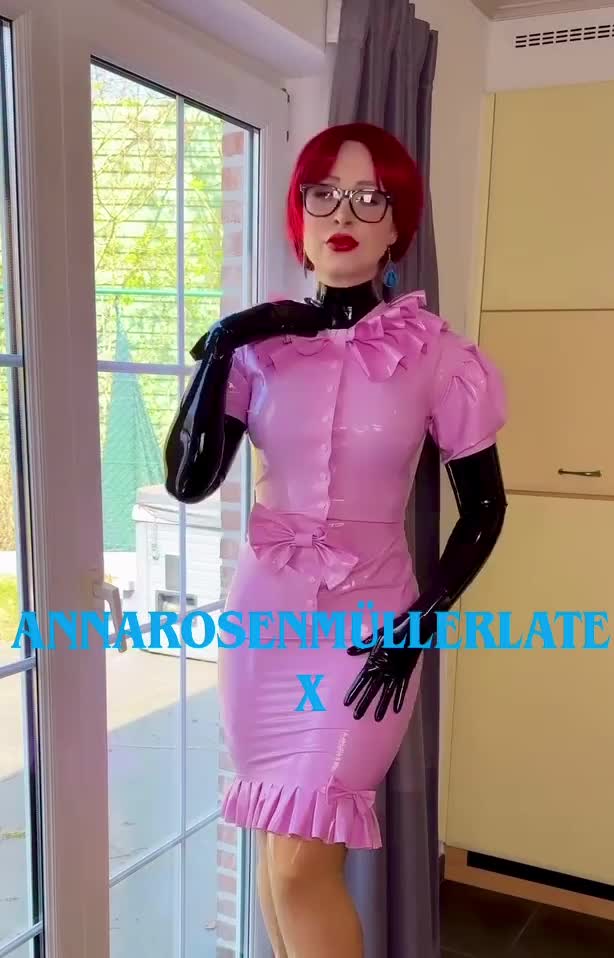 Janine_sarmiento______latexcatsuit_FetischModeljaniesarmiento_Janine_sarmiento_Latexfetischistin_aus_Nu__rnberg_betreibt_Gummi_Latexkleidung_Erotikshop_und_tra__gt___Janinesarmiento_Latexerotikshop.mp4