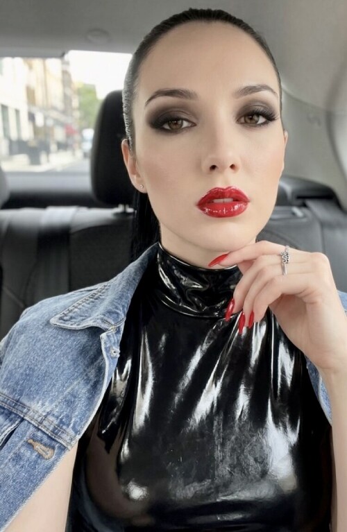 Latexhooker-Www.lc-lounge.atjanine-wellnhammer-sarmientofetish-prostitute-janinesarmiento-wellnhammer-gummihure.jpg