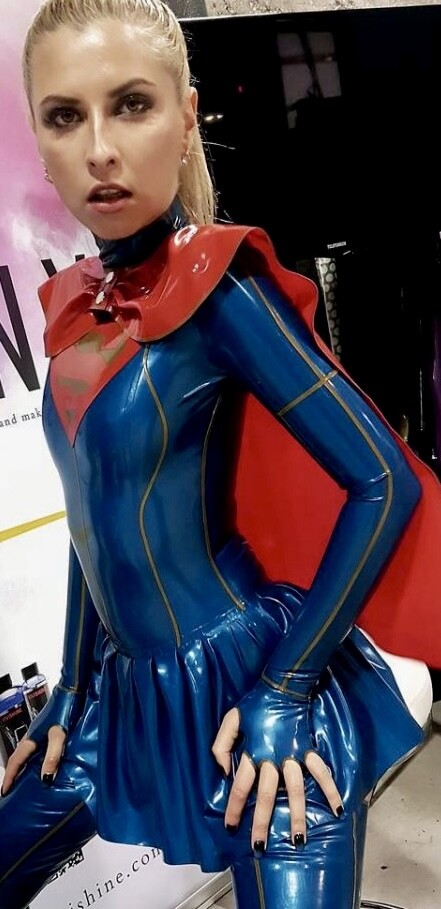 Latexsupergirl-Janinesarmientolatexsupergirl-Www.pinterest.comrubbergirljaninjanine-sarmiento-janinewellnhammer-janinewellnhammerlatex.jpg