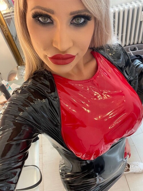 Calea-toxic-Latex-domina.jpg