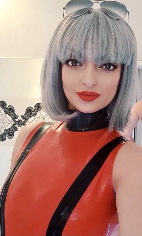 Emanuela-solomie-Latex.jpg