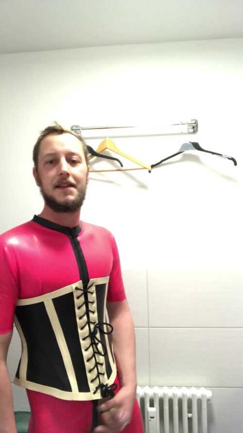 Latexsissy-Benjamin-Fiegl-wants-men-to-Visite-him-.mov