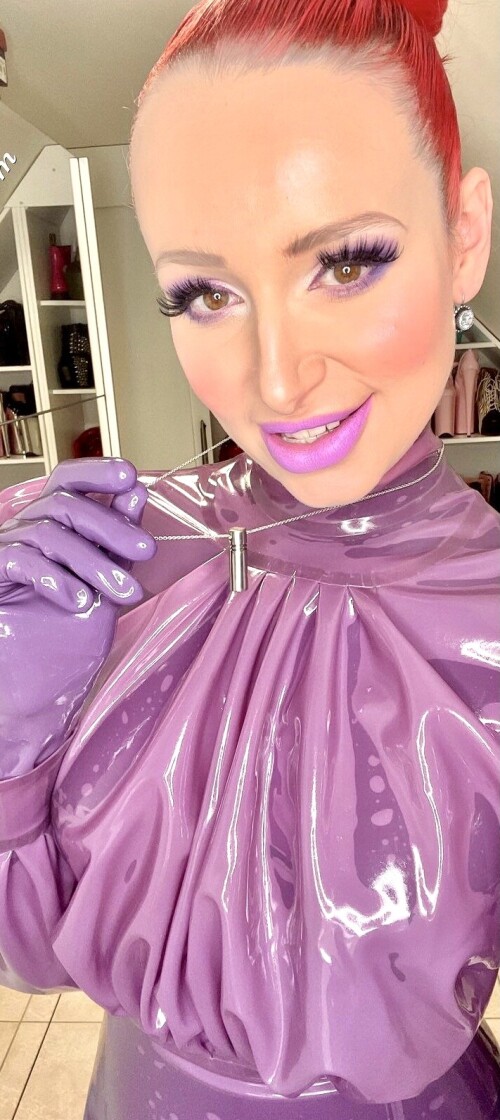 latexsmokingannarosenmueller-makeupfacial-facial-Cum-Hure-latexsmoking-Latex-Smoking-fetish-hooker-Anna-Rosenmuller-Latexinpublic-3.jpg